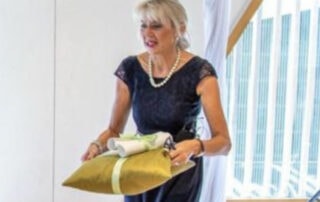 Cristina Wunder mit Ringkissen